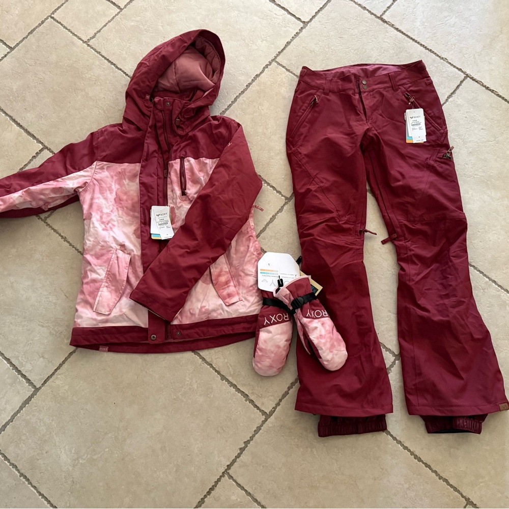 Roxy burgundy Ski & Snow Jacket, pants and gloves